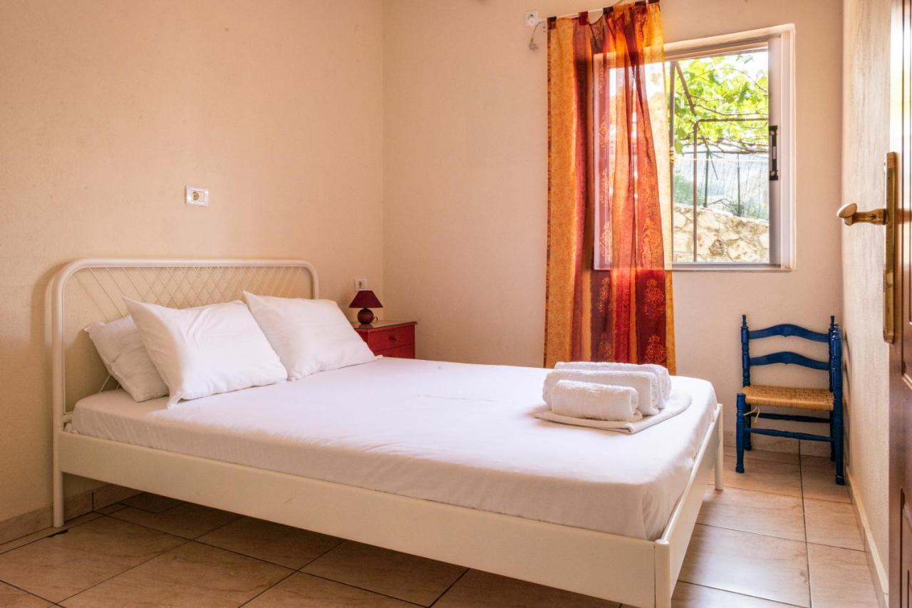 Janakis Apartments Himare Exterior foto